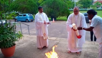 20/04 Lighting of the Paschal Candle