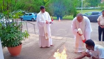 20/04 Lighting of the Paschal Candle