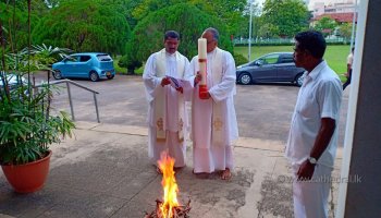 20/04 Lighting of the Paschal Candle