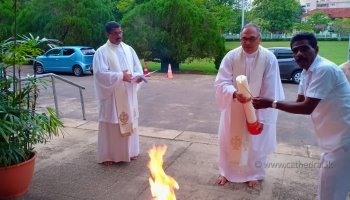 20/04 Lighting of the Paschal Candle